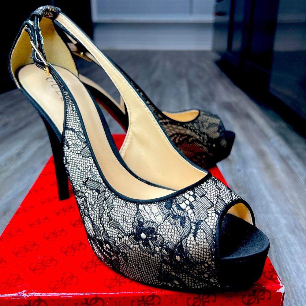 Guess GW Hondola Black & Tan Lace Heels